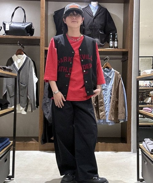 niko and...(ニコアンド)の「カレッジロゴリバーシブルベスト(ベスト・メンズ・ネイビー/グリーン/ブラック・MEDIUM/LARGE)」の7枚目の写真