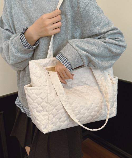 Lace Ladies(レースレディース)の「キルティング サイドポケット トート型 ショルダー バッグ(トートバッグ・レディース・ブルー/ブラック/ベージュ/ホワイト・FREE)」の2枚目の写真
