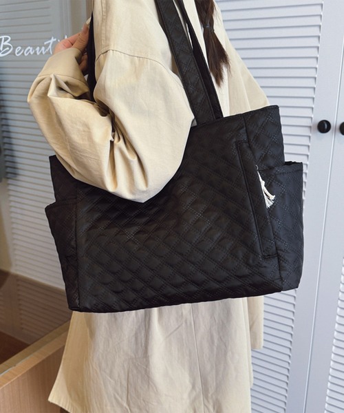Lace Ladies(レースレディース)の「キルティング サイドポケット トート型 ショルダー バッグ(トートバッグ・レディース・ブルー/ブラック/ベージュ/ホワイト・FREE)」の3枚目の写真