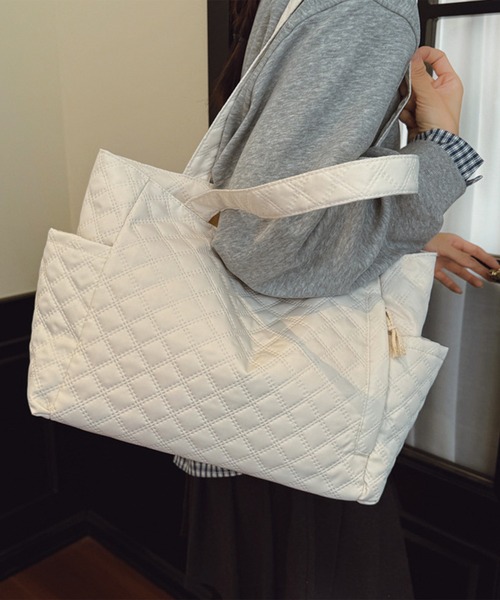 Lace Ladies(レースレディース)の「キルティング サイドポケット トート型 ショルダー バッグ(トートバッグ・レディース・ブルー/ブラック/ベージュ/ホワイト・FREE)」の8枚目の写真