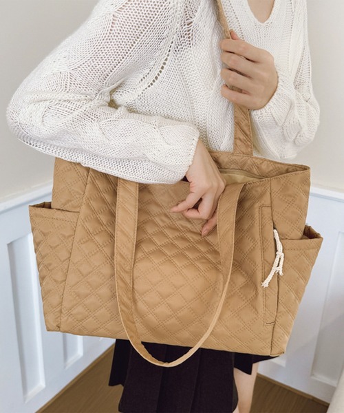 Lace Ladies(レースレディース)の「キルティング サイドポケット トート型 ショルダー バッグ(トートバッグ・レディース・ブルー/ブラック/ベージュ/ホワイト・FREE)」の10枚目の写真