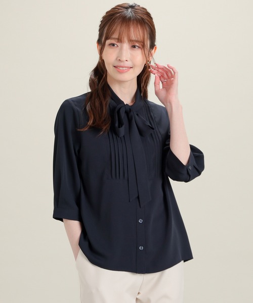 GLACIER lusso(グラシアルッソ)の「6分袖ボウタイブラウス(シャツ/ブラウス・レディース・ネイビー/アイボリー/グレイッシュベージュ/グレイッシュブルー・L/LL/M/S)」の3枚目の写真