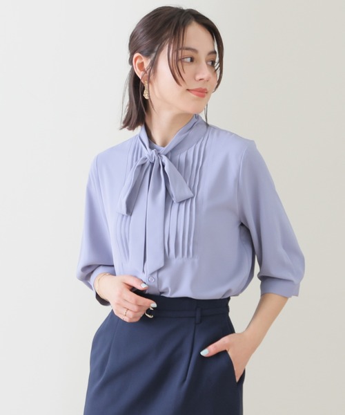 GLACIER lusso(グラシアルッソ)の「6分袖ボウタイブラウス(シャツ/ブラウス・レディース・ネイビー/アイボリー/グレイッシュベージュ/グレイッシュブルー・L/LL/M/S)」の4枚目の写真