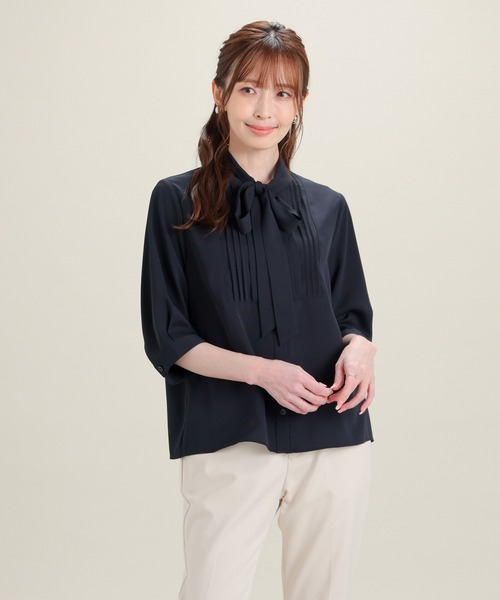 GLACIER lusso(グラシアルッソ)の「6分袖ボウタイブラウス(シャツ/ブラウス・レディース・ネイビー/アイボリー/グレイッシュベージュ/グレイッシュブルー・L/LL/M/S)」の11枚目の写真