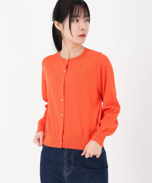 STRAWBERRY-FIELDS（ストロベリーフィールズ）の「サラフィール_変形メタル釦カーディガン（カーディガン/ボレロ・レディース・オフホワイト/ブラック/ネイビー/オレンジ・2）」の5枚目の写真