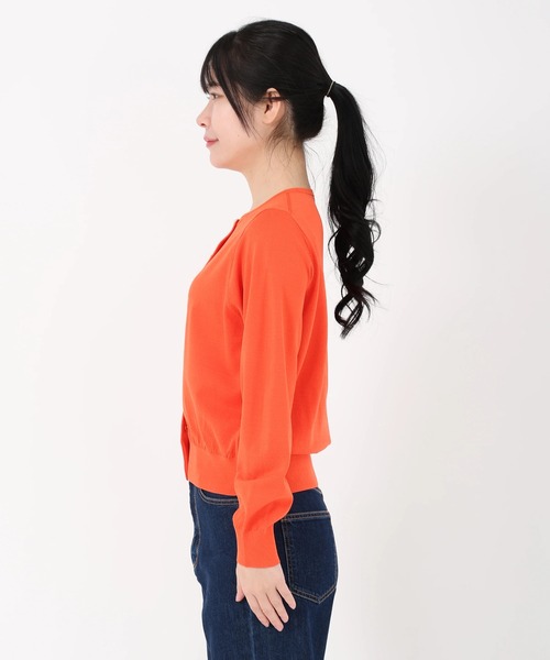 STRAWBERRY-FIELDS（ストロベリーフィールズ）の「サラフィール_変形メタル釦カーディガン（カーディガン/ボレロ・レディース・オフホワイト/ブラック/ネイビー/オレンジ・2）」の6枚目の写真