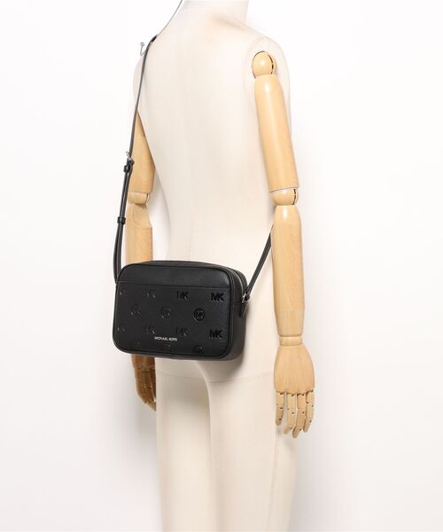 MICHAEL KORS(マイケルコース)の「JET SET TRAVEL LG CAMERA XBODY Crossbody(ショルダーバッグ・レディース・ブラック・FREE)」の5枚目の写真
