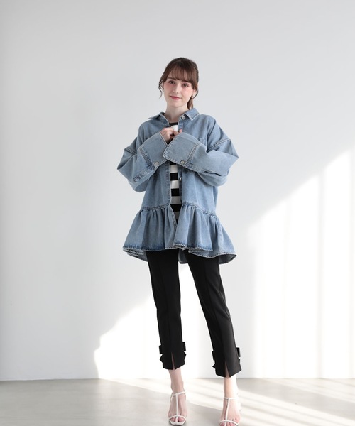 M y u(ミュー)の「FRILL OVER DENIM SHIRT(シャツ/ブラウス・レディース・ブルー・FREE)」の2枚目の写真