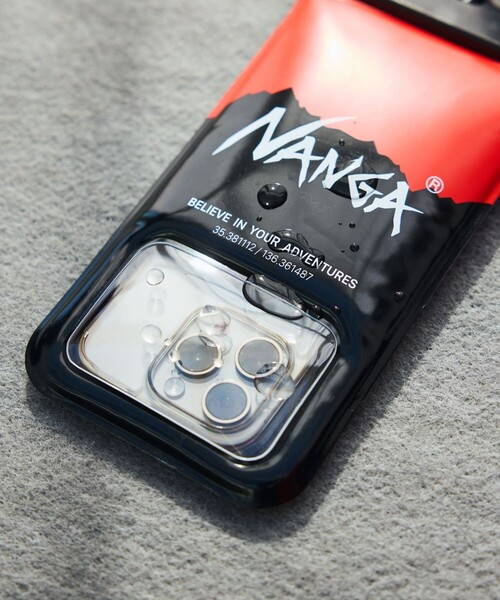NANGA（ナンガ）の「NANGA × FREAK'S STORE/ナンガ × フリークスストア 別注 FLOATING PHONE PROTECT CASE フローティング フォーンプロテクト ケース（スマホケース/カバー・メンズ・ブラック・ONE SIZE）」の5枚目の写真