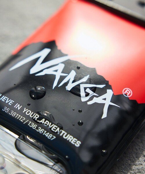 NANGA（ナンガ）の「NANGA × FREAK'S STORE/ナンガ × フリークスストア 別注 FLOATING PHONE PROTECT CASE フローティング フォーンプロテクト ケース（スマホケース/カバー・メンズ・ブラック・ONE SIZE）」の6枚目の写真