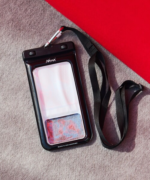 NANGA（ナンガ）の「NANGA × FREAK'S STORE/ナンガ × フリークスストア 別注 FLOATING PHONE PROTECT CASE フローティング フォーンプロテクト ケース（スマホケース/カバー・メンズ・ブラック・ONE SIZE）」の14枚目の写真