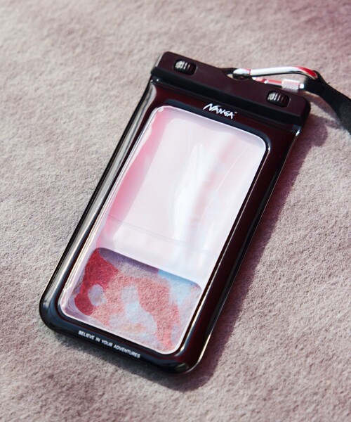 NANGA（ナンガ）の「NANGA × FREAK'S STORE/ナンガ × フリークスストア 別注 FLOATING PHONE PROTECT CASE フローティング フォーンプロテクト ケース（スマホケース/カバー・メンズ・ブラック・ONE SIZE）」の17枚目の写真