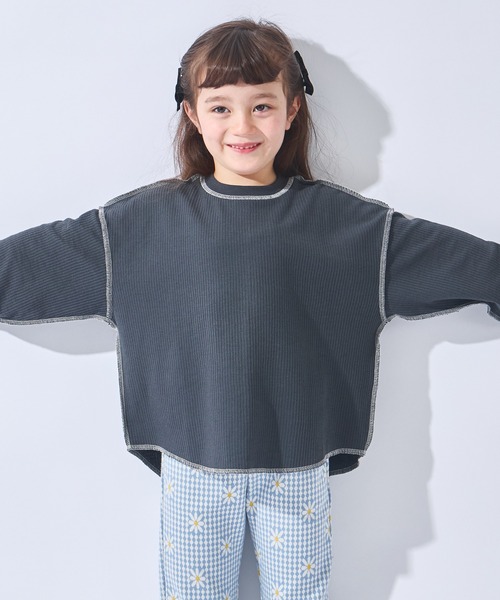 ever closet（エバークローゼット）の「ワッフル長袖Tシャツ（Tシャツ/カットソー・キッズ・ベージュ/チャコール/サックスブルー/イエロー系その他/ピンク・100cm/90cm/150cm/140cm/130cm/120cm/110cm）」の2枚目の写真