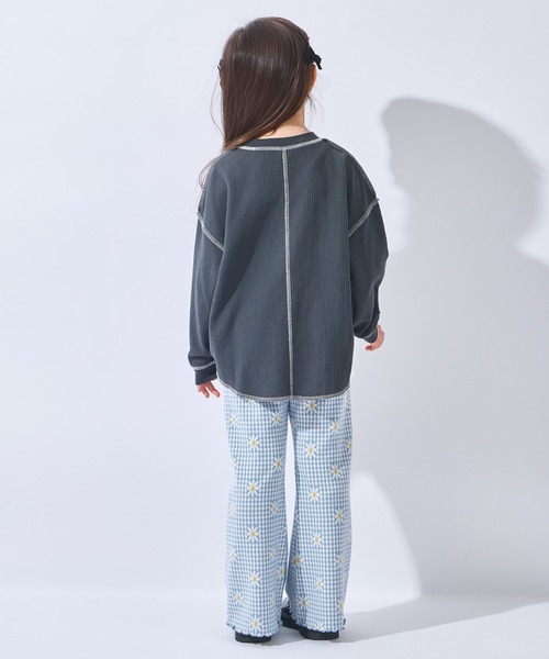 ever closet（エバークローゼット）の「ワッフル長袖Tシャツ（Tシャツ/カットソー・キッズ・ベージュ/チャコール/サックスブルー/イエロー系その他/ピンク・100cm/90cm/150cm/140cm/130cm/120cm/110cm）」の7枚目の写真