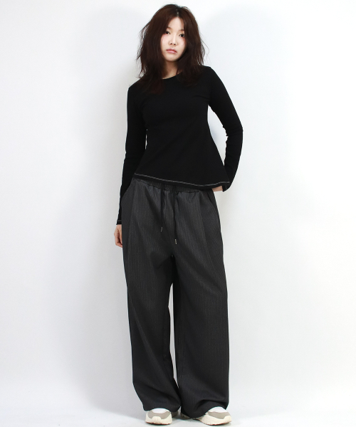 DEMARC(ドゥマーク)の「Pin Stripe Slacks Semi-Wide One-Tuck Pants(スラックス・レディース・チャコール・LARGE/MEDIUM)」の3枚目の写真