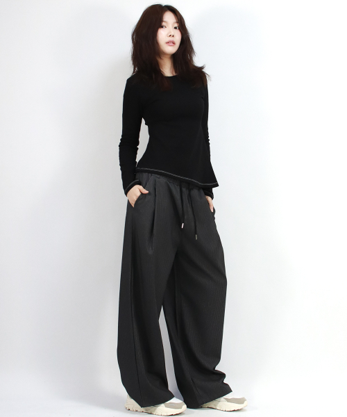 DEMARC(ドゥマーク)の「Pin Stripe Slacks Semi-Wide One-Tuck Pants(スラックス・レディース・チャコール・LARGE/MEDIUM)」の5枚目の写真