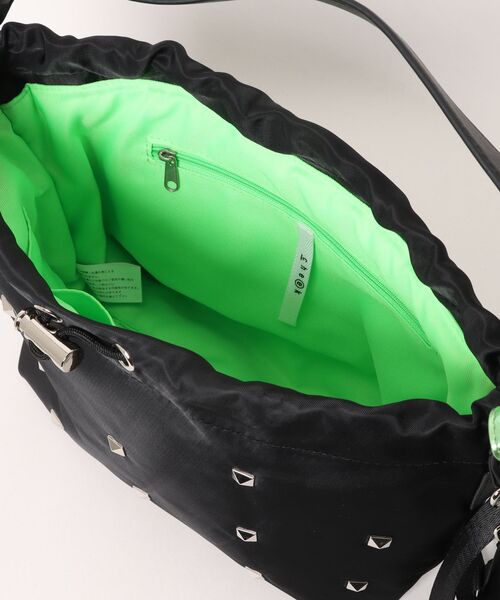 Cheek(チーク)の「heart pouch studs 2way shoulder(ショルダーバッグ・レディース・ブラック/カーキ/グレー・FREE)」の6枚目の写真