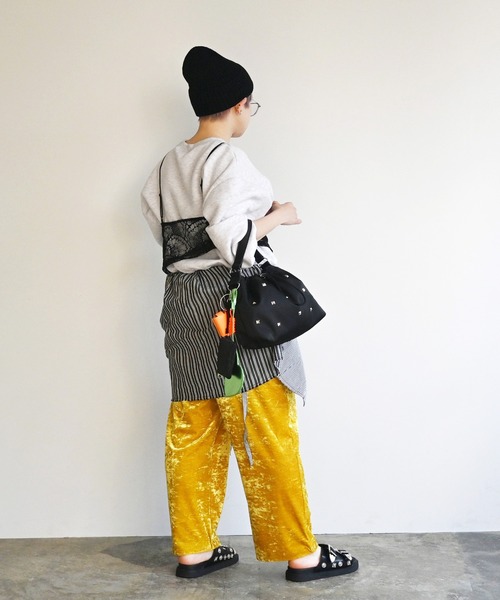 Cheek(チーク)の「heart pouch studs 2way shoulder(ショルダーバッグ・レディース・ブラック/カーキ/グレー・FREE)」の2枚目の写真