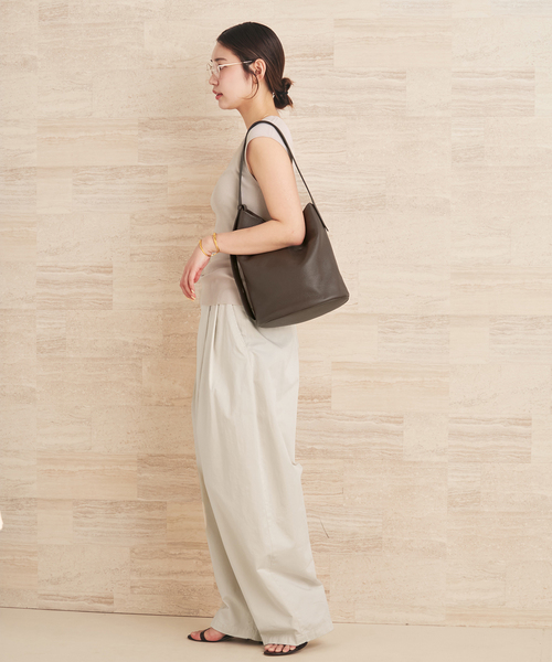 plage（プラージュ）の「LE PETIT PULLE / ル プティ プレ 別注 VN SLEEVLESS プルオーバー（ニット/セーター・レディース・ブラウン系その他/ライトグレー・FREE）」の6枚目の写真