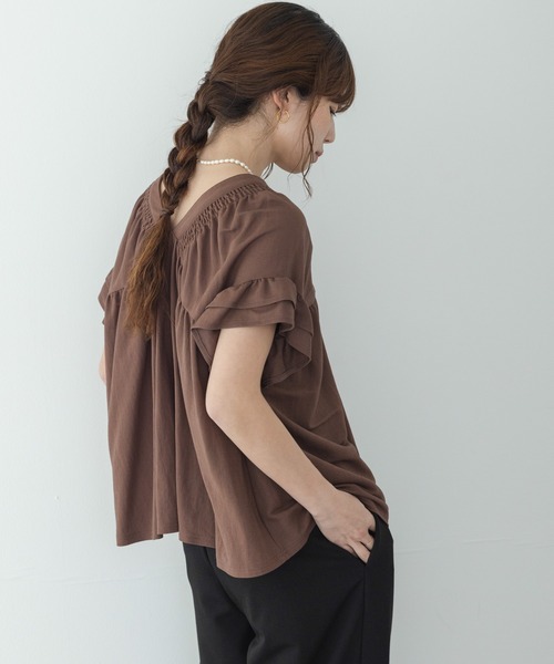 URBAN RESEARCH Sonny Label（アーバンリサーチサニーレーベル）の「シャーリングフリルスリーブプルオーバー（シャツ/ブラウス・レディース・ブラック/ベージュ/ブラウン・FREE）」の13枚目の写真