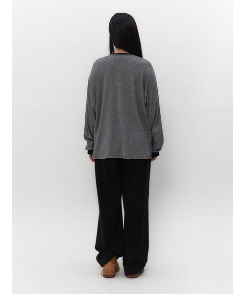 TUOMIO（トゥオミオ）の「OVERSIZED STRIPE LONG SLEEVES [BLACK]（Tシャツ/カットソー・レディース・その他・1/2）」の4枚目の写真