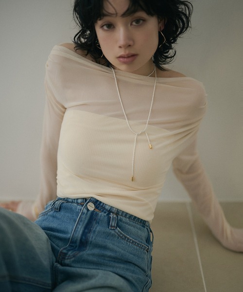 LAULEN（ローレン）の「sheer side gather drape tops /シアーサイドギャザードレープトップス（Tシャツ/カットソー・レディース・アイボリー/ブラック・FREE）」の4枚目の写真