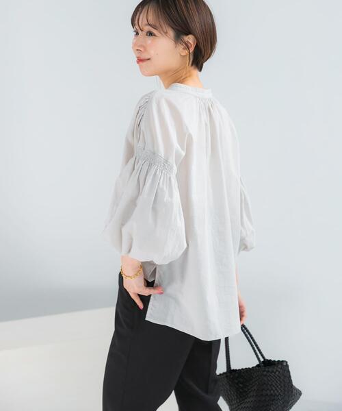 URBAN RESEARCH ROSSO WOMEN(アーバンリサーチ ロッソ)の「『WEB限定』コットンボイルバルーンスリーブブラウス(シャツ/ブラウス・レディース・ミント/グレー系その他/ブラック・FREE)」の18枚目の写真