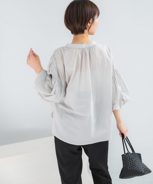 URBAN RESEARCH ROSSO WOMEN(アーバンリサーチ ロッソ)の「『WEB限定』コットンボイルバルーンスリーブブラウス(シャツ/ブラウス・レディース・ミント/グレー系その他/ブラック・FREE)」の19枚目の写真