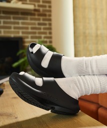 BEAVER | OOFOS/ウーフォス　OOYEA ウーヤー リカバリーサンダル(サンダル)