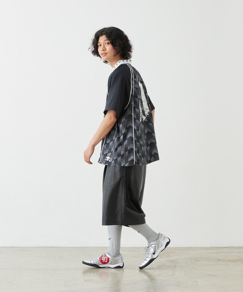 NIKE(ナイキ)の「ナイキ T90 SP メンズシューズ / Nike T90 SP Men's Shoes HJ9351-002 Metallic Silver(スニーカー・メンズ・シルバー・30/29/28.5/25.5/25/24.5/24/28/27.5/27/26.5/26/29.5)」の2枚目の写真