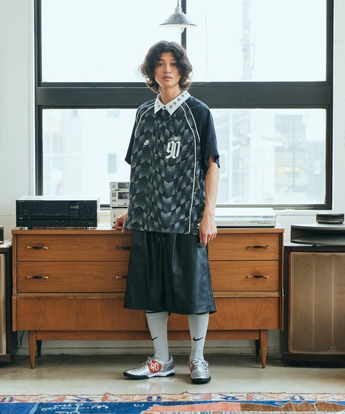NIKE(ナイキ)の「ナイキ T90 SP メンズシューズ / Nike T90 SP Men's Shoes HJ9351-002 Metallic Silver(スニーカー・メンズ・シルバー・30/29/28.5/25.5/25/24.5/24/28/27.5/27/26.5/26/29.5)」の3枚目の写真