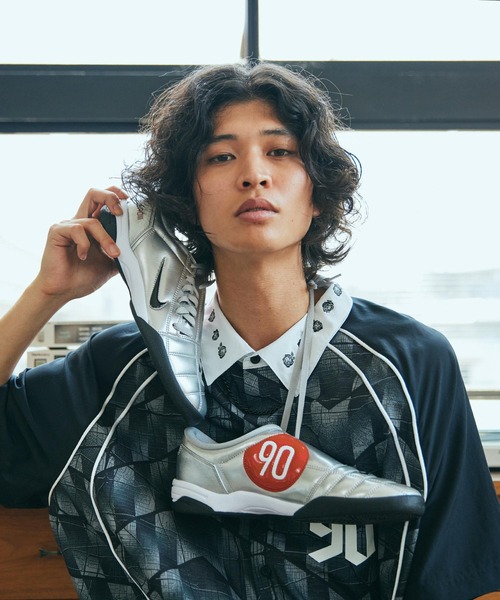 NIKE(ナイキ)の「ナイキ T90 SP メンズシューズ / Nike T90 SP Men's Shoes HJ9351-002 Metallic Silver(スニーカー・メンズ・シルバー・30/29/28.5/25.5/25/24.5/24/28/27.5/27/26.5/26/29.5)」の5枚目の写真