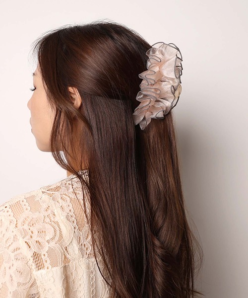 Flowering(フラワーリング)の「パイピングフリル/ヘアバンス(バレッタ/ヘアクリップ・レディース・ピンク/ベージュ/ブルー・FREE)」の6枚目の写真