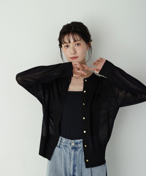 shetila(シェティラ)の「【UVカット/接触冷感/マシンウォッシャブル】さらっと快適、ゴールドボタンカーディガン(カーディガン/ボレロ・レディース・ブラック/オフホワイト/ブラウン/イエロー・M)」の13枚目の写真