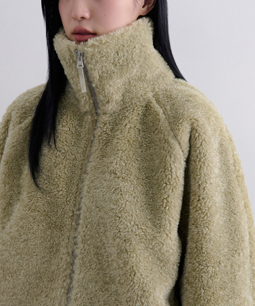 MUSINSA STANDARD WOMAN（ムシンサスタンダードウーマン）の「ウィメンズオーバーサイズテディフリースハイネックジップアップジャケット[セージ]（その他アウター・レディース・その他・X-SMALL/LARGE/MEDIUM/SMALL）」の4枚目の写真