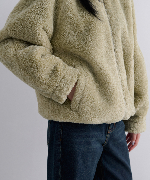 MUSINSA STANDARD WOMAN（ムシンサスタンダードウーマン）の「ウィメンズオーバーサイズテディフリースハイネックジップアップジャケット[セージ]（その他アウター・レディース・その他・X-SMALL/LARGE/MEDIUM/SMALL）」の6枚目の写真