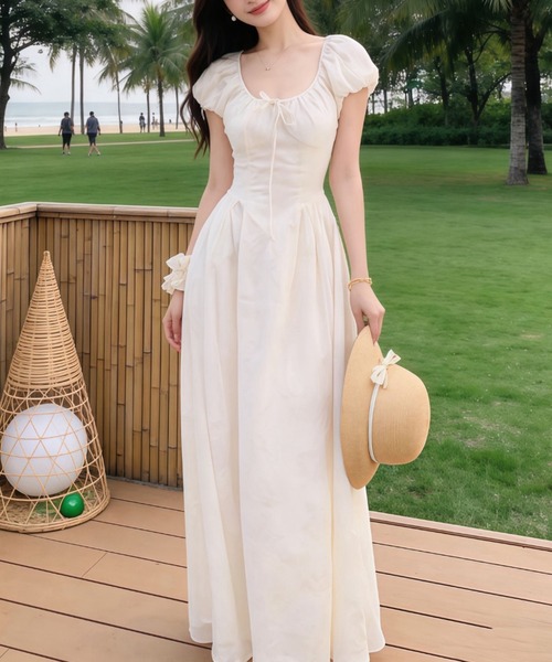 AMAJI（アマジ）の「Vネック 半袖 ウエスト切替 フレア ロングワンピース（ワンピース・レディース・ホワイト・SMALL/MEDIUM/LARGE/X-LARGE）」の2枚目の写真