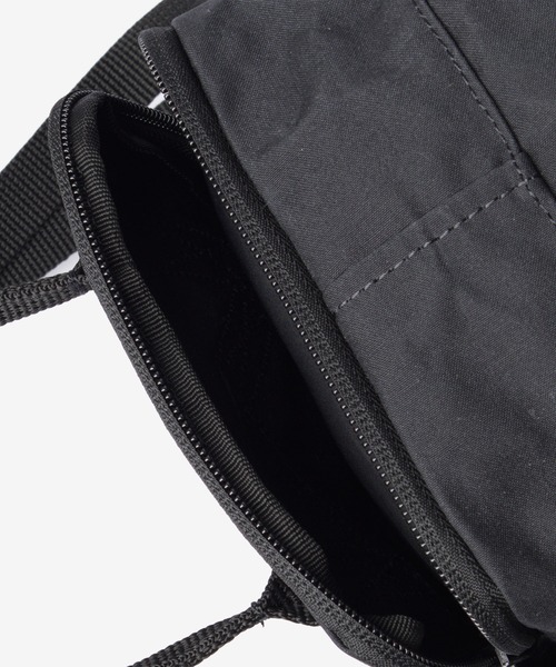 Fjallraven Kanken（フェールラーベンカンケン）の「FJALLRAVEN KANKEN SLING フェールラーベン ショルダーバッグ（ショルダーバッグ・レディース・グレー系1/ブラック/ミント/ネイビー/ダークグレー・FREE）」の22枚目の写真