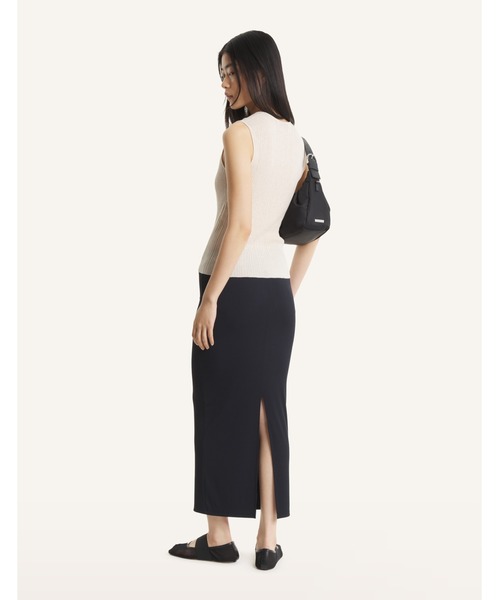 Maison Kitsune（メゾンキツネ）の「SOFT FINE RIB LONG SKIRT（スカート・レディース・ブラック・S/M/XS/L）」の6枚目の写真