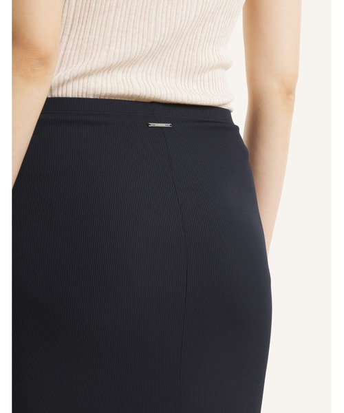 Maison Kitsune（メゾンキツネ）の「SOFT FINE RIB LONG SKIRT（スカート・レディース・ブラック・S/M/XS/L）」の8枚目の写真