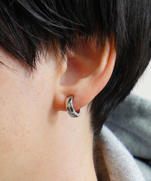 NILWAY(ニルウェイ)の「ステンレスフープピアス SILVER(ピアス(両耳用)・メンズ・シルバー系その他2/シルバー/シルバー系その他/シルバー系その他5/シルバー系その他3/シルバー系その他6/シルバー系その他4・FREE)」の2枚目の写真