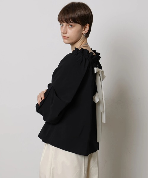 CADUNE(カデュネ)の「クールエアーオフショルブラウス(シャツ/ブラウス・レディース・ベージュ/ホワイト/ブラック・38/36)」の9枚目の写真