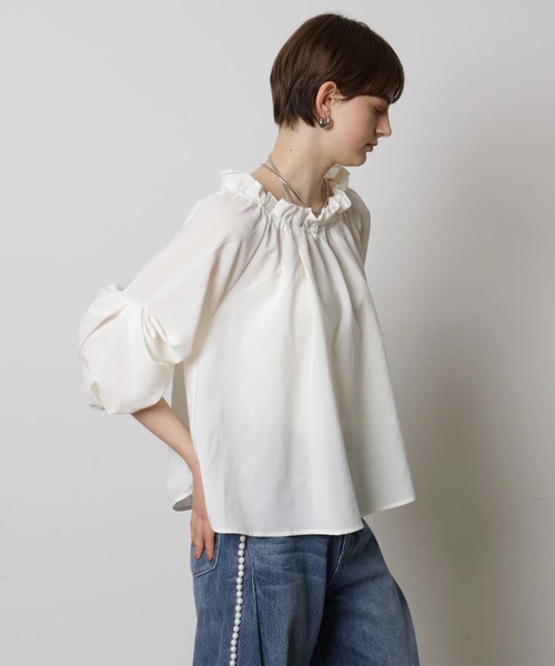 CADUNE(カデュネ)の「クールエアーオフショルブラウス(シャツ/ブラウス・レディース・ベージュ/ホワイト/ブラック・38/36)」の15枚目の写真