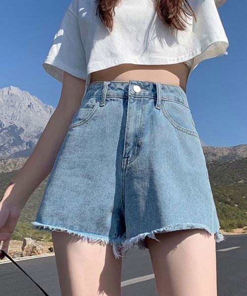 Flugge(フラッジー)の「カットオフショートデニムパンツ(デニムパンツ・レディース・ライトブルー/ブラック・MEDIUM/LARGE)」の2枚目の写真