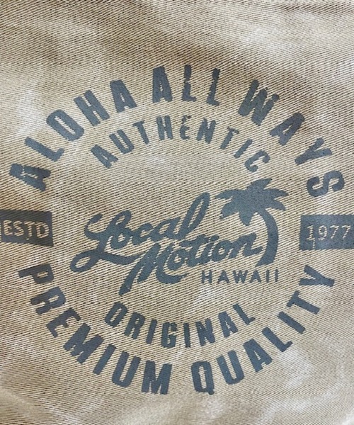 LOCALMOTION HAWAII(ローカルモーション ハワイ)の「ハワイ&リゾートアシッドデニムトート(トートバッグ・メンズ・ブルー/ベージュ・ONE SIZE)」の5枚目の写真