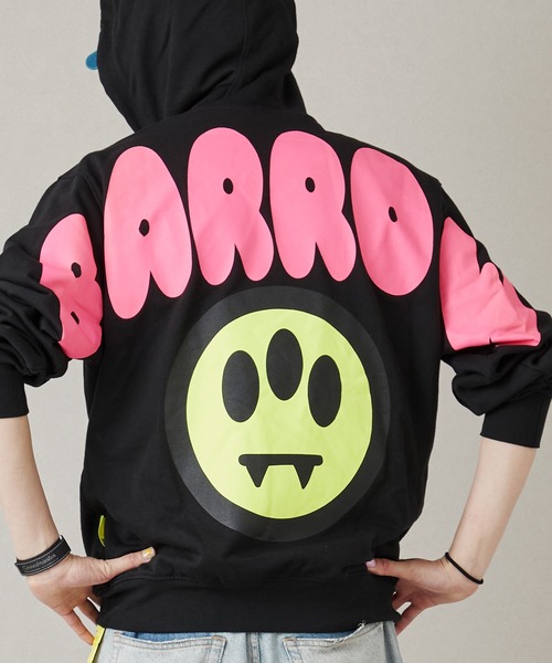 MONO KOTO DEPT.（モノコトデプト）の「SSY-BARROW グラフィックロゴ パーカー [並行輸入品]（パーカー・メンズ・ブラック・S/M/L）」の4枚目の写真