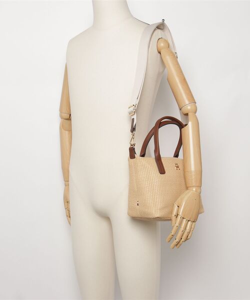 TOMMY HILFIGER(トミーヒルフィガー)の「POPETTE MINI TOTE RAFFIA(トートバッグ・レディース・マルチ・FREE)」の5枚目の写真