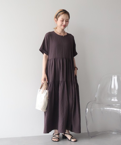AMERICAN HOLIC（アメリカンホリック）の「【WEB限定】【さらっとノンストレス】サッカーティアードワンピース＜丈違い＞【UVカット・イージーケア】（ワンピース・レディース・ブラック/ブラウン・L/M）」の3枚目の写真