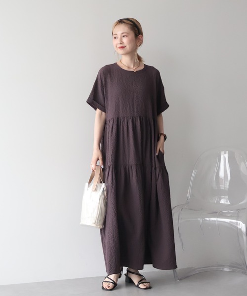 AMERICAN HOLIC（アメリカンホリック）の「【WEB限定】【さらっとノンストレス】サッカーティアードワンピース＜丈違い＞【UVカット・イージーケア】（ワンピース・レディース・ブラック/ブラウン・L/M）」の4枚目の写真