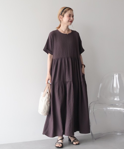 AMERICAN HOLIC（アメリカンホリック）の「【WEB限定】【さらっとノンストレス】サッカーティアードワンピース＜丈違い＞【UVカット・イージーケア】（ワンピース・レディース・ブラック/ブラウン・L/M）」の6枚目の写真